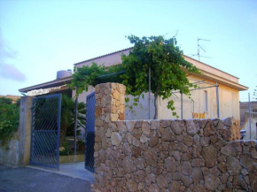 2 bedrooms house at Custonaci 40 m away from the beach with furnished terrace and wifi, Custonaci